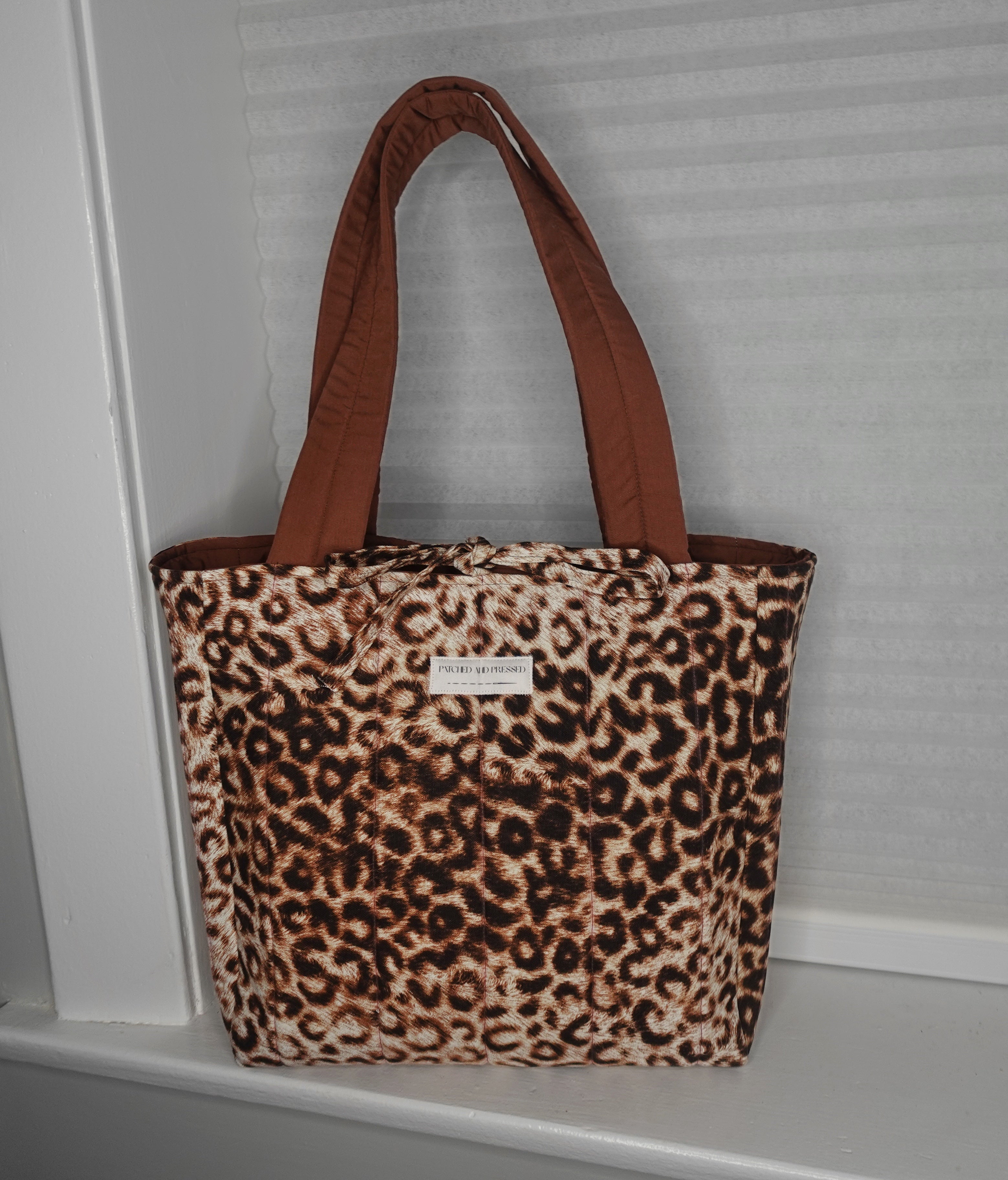 Vivian - Medium Tote Bag