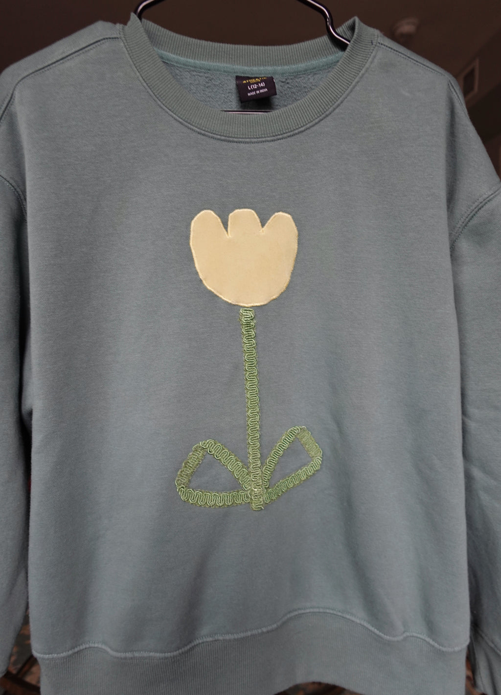 Applique flower crew neck