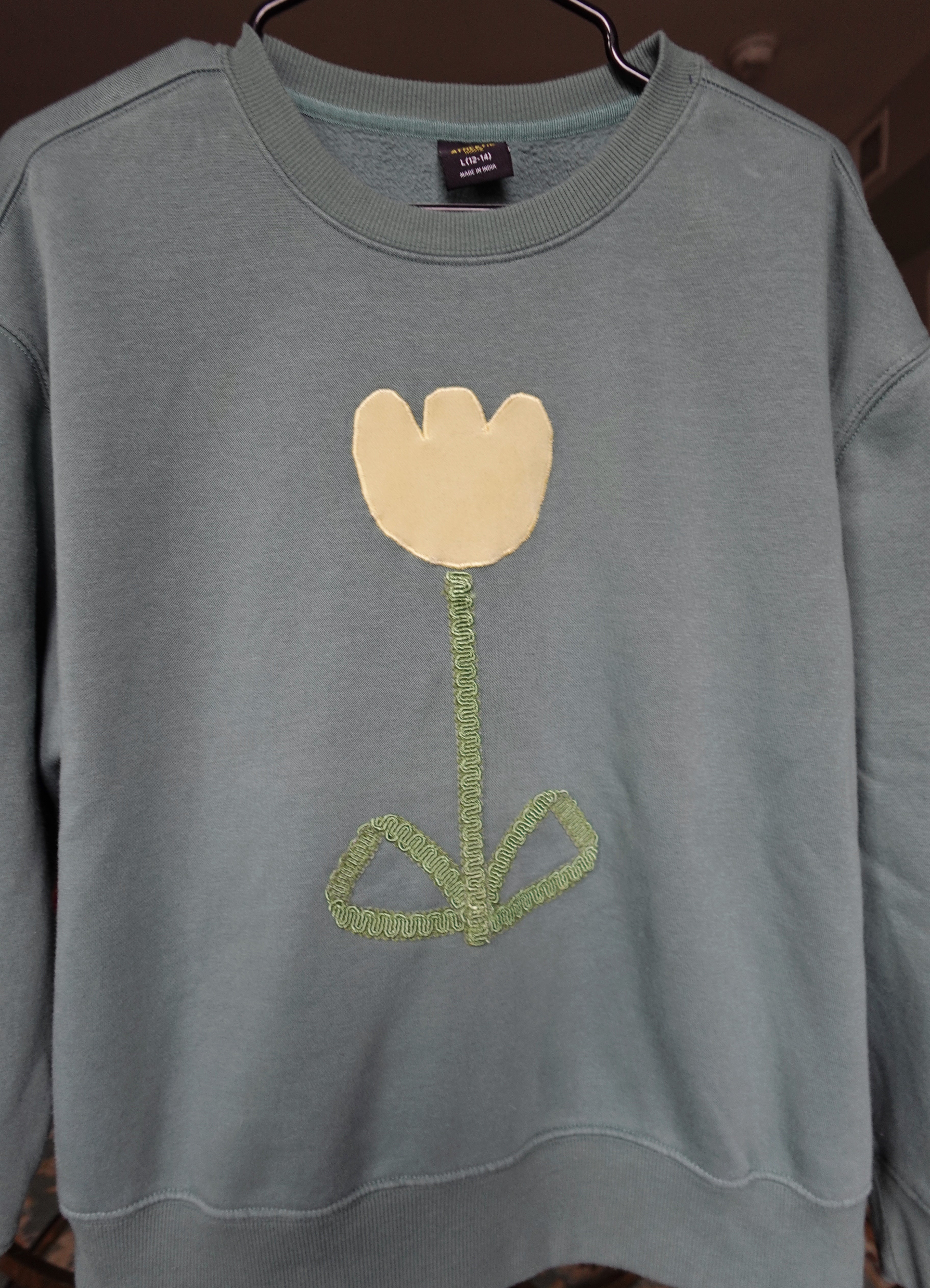 Applique flower crew neck