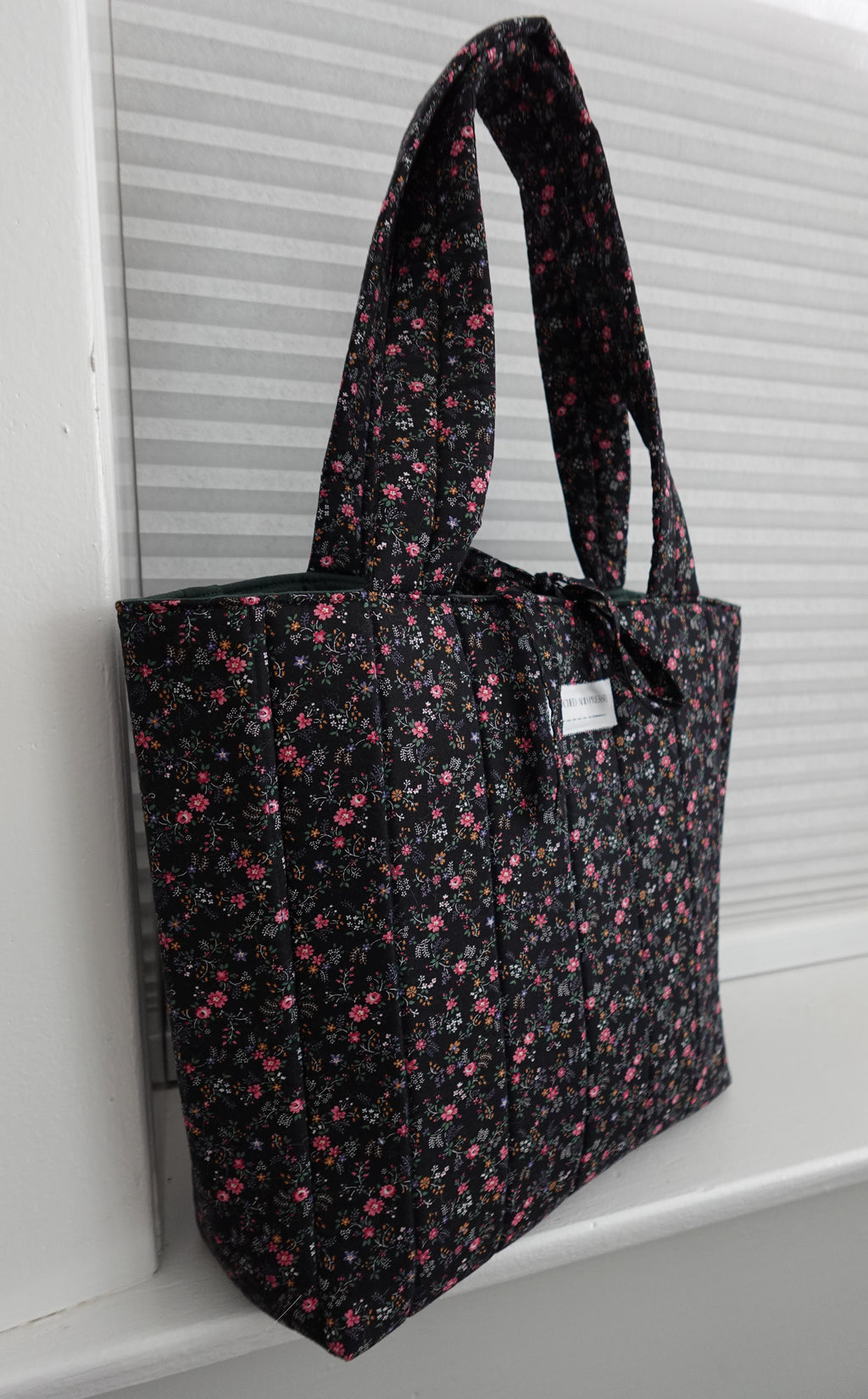 Medium quilted tote bag