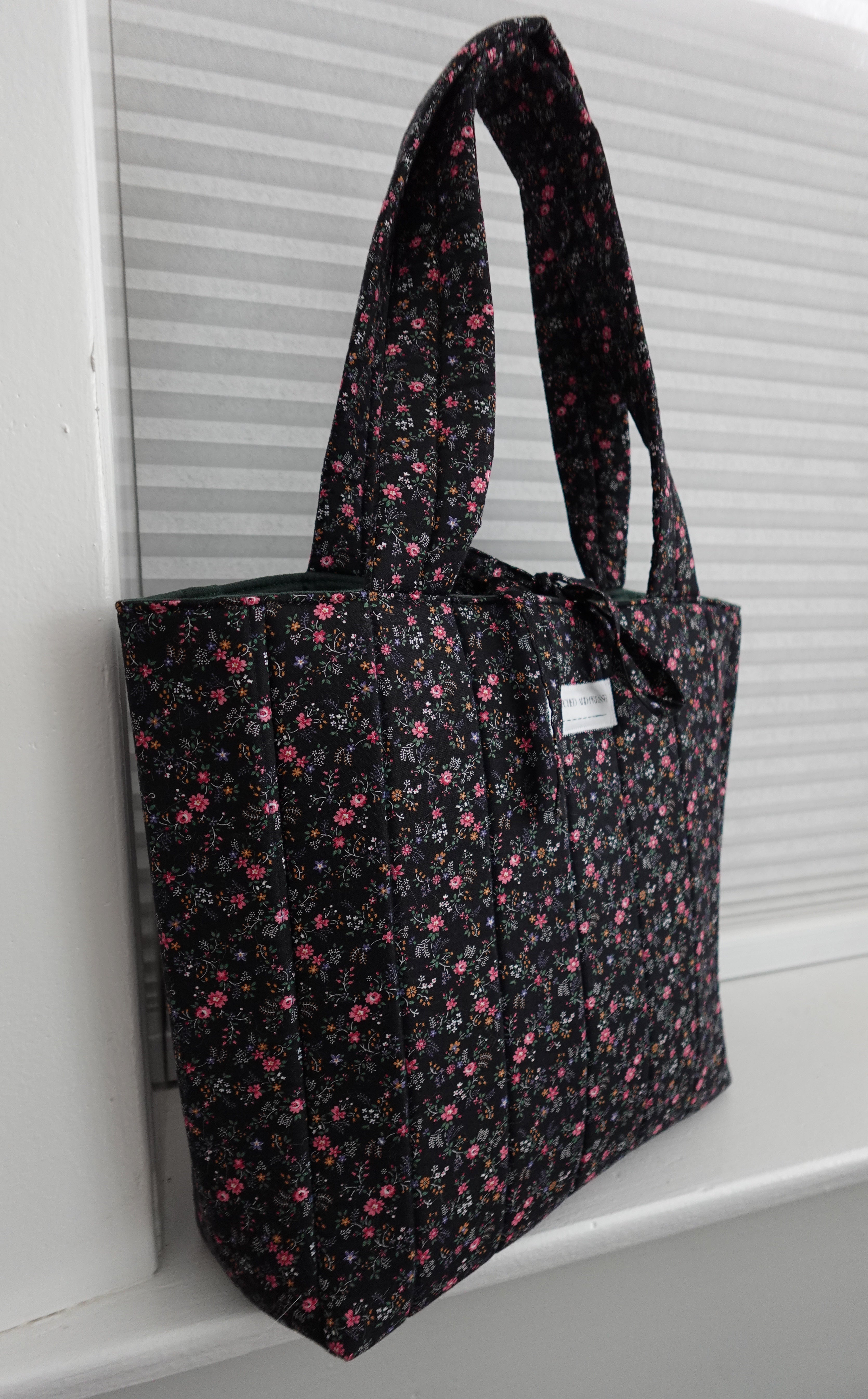 Medium quilted tote bag