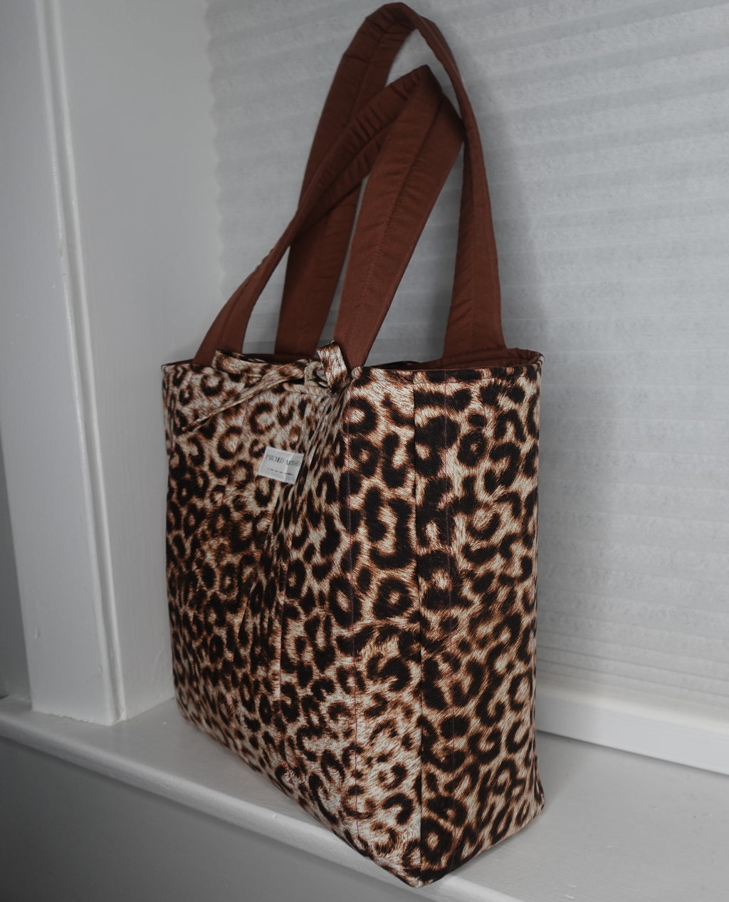 Vivian - Medium Tote Bag