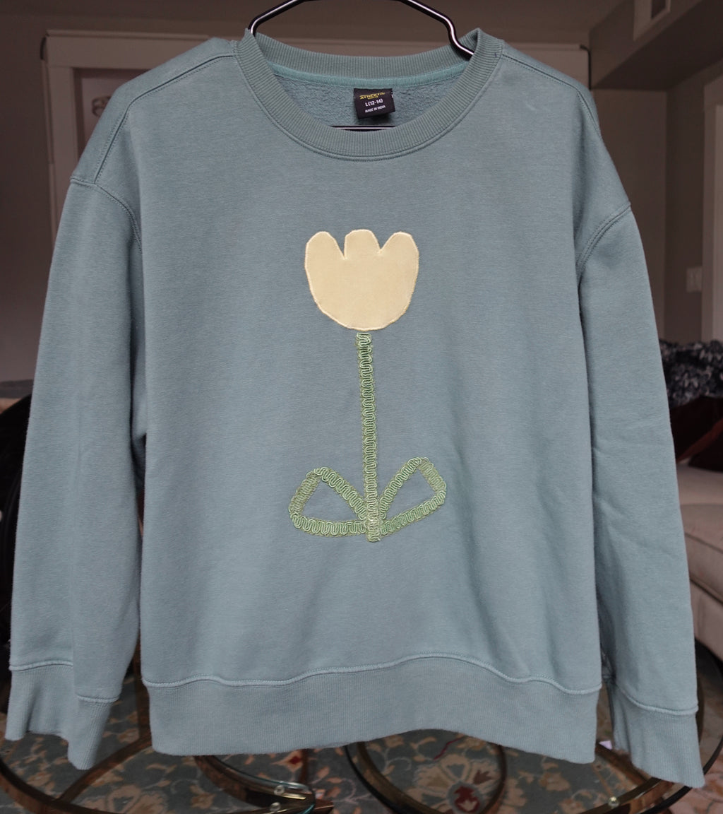 Applique flower crew neck