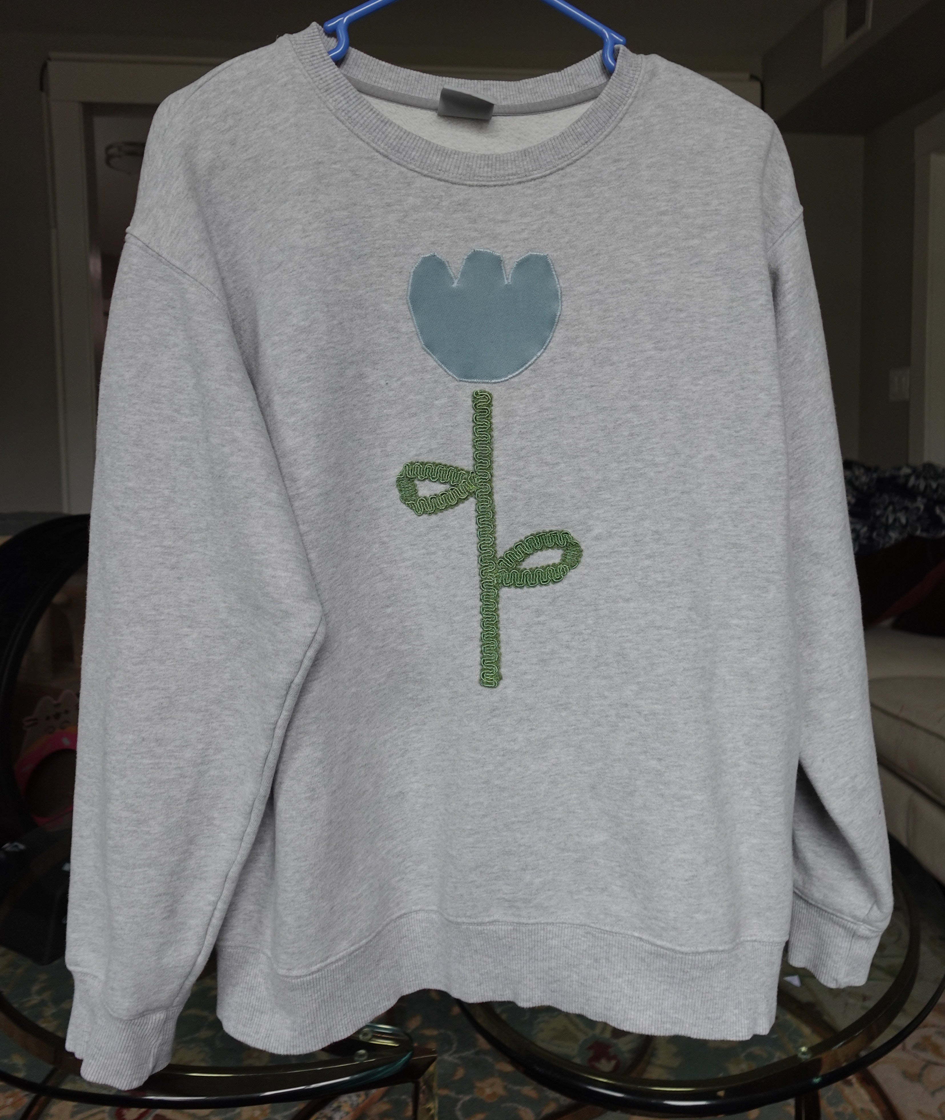 Applique flower crew neck