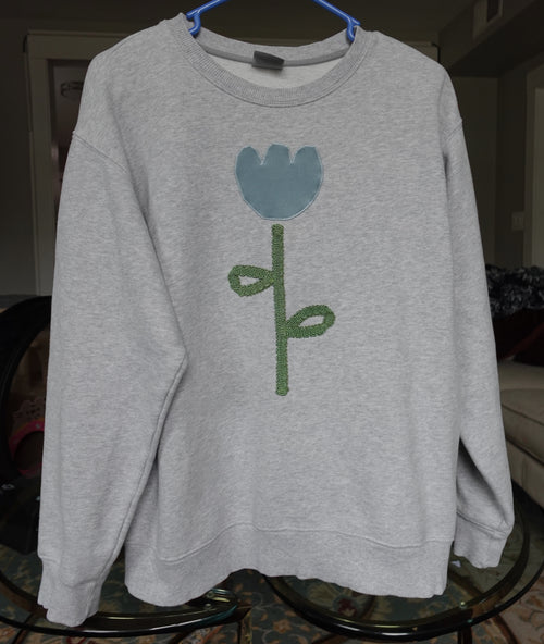 Applique flower crew neck
