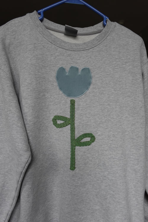 Applique flower crew neck